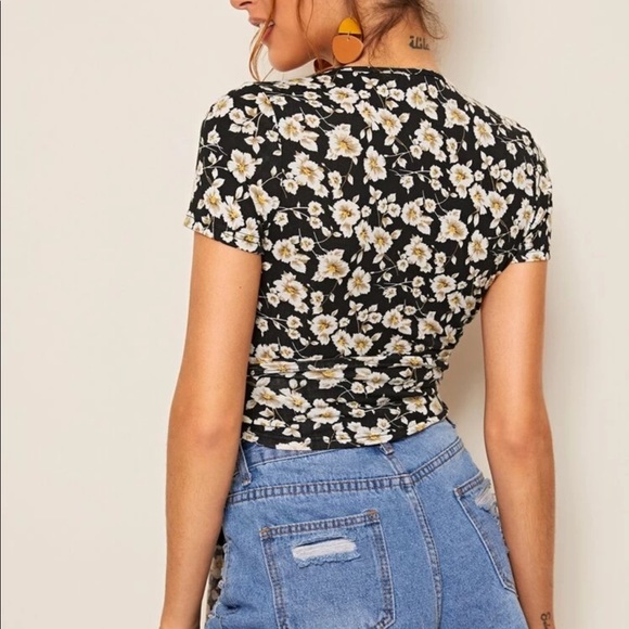 Floral Print Surplice Neck Tie Front Crop Tee - Picture 2 of 4